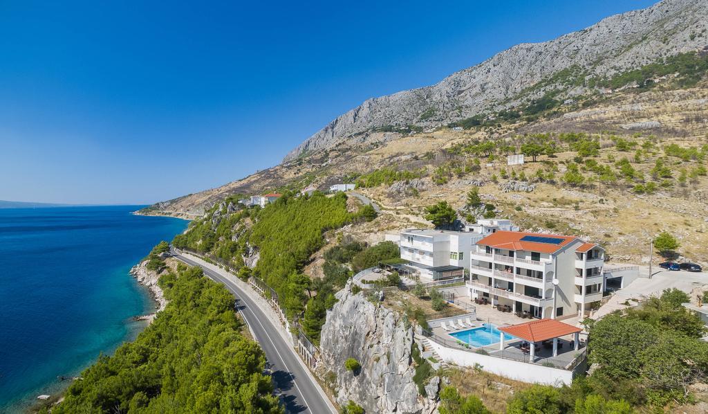 Beachfront Apartments Lara Omis Exterior photo