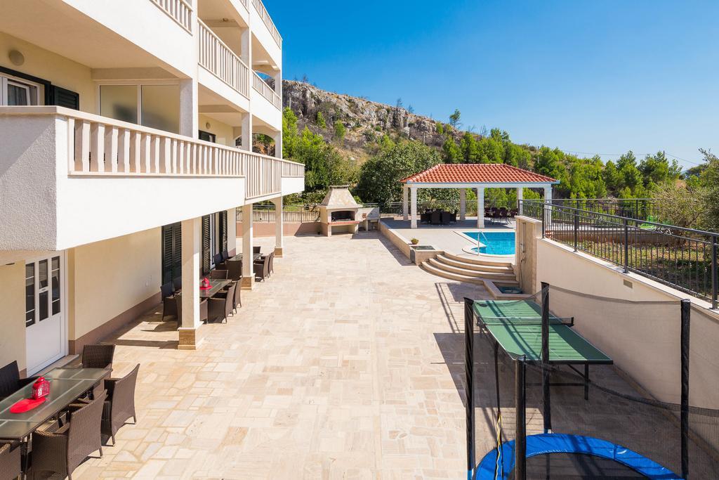 Beachfront Apartments Lara Omis Exterior photo