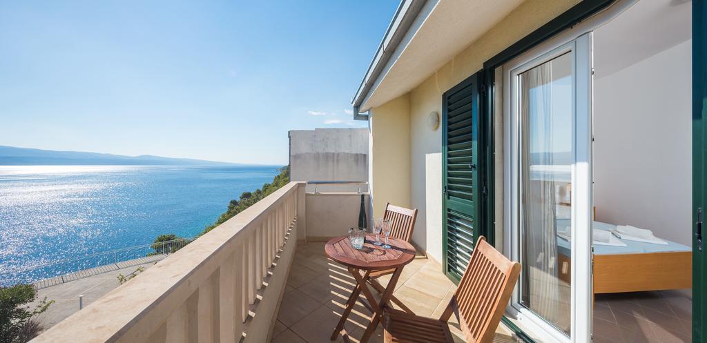 Beachfront Apartments Lara Omis Exterior photo