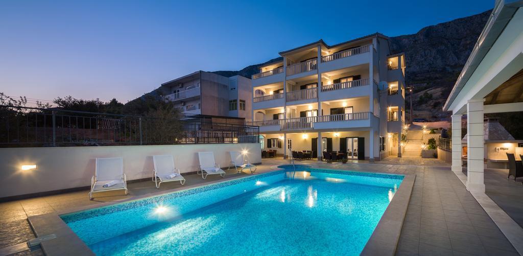 Beachfront Apartments Lara Omis Exterior photo