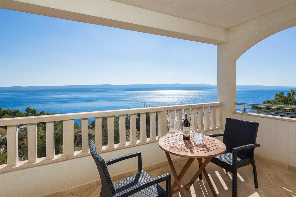 Beachfront Apartments Lara Omis Exterior photo