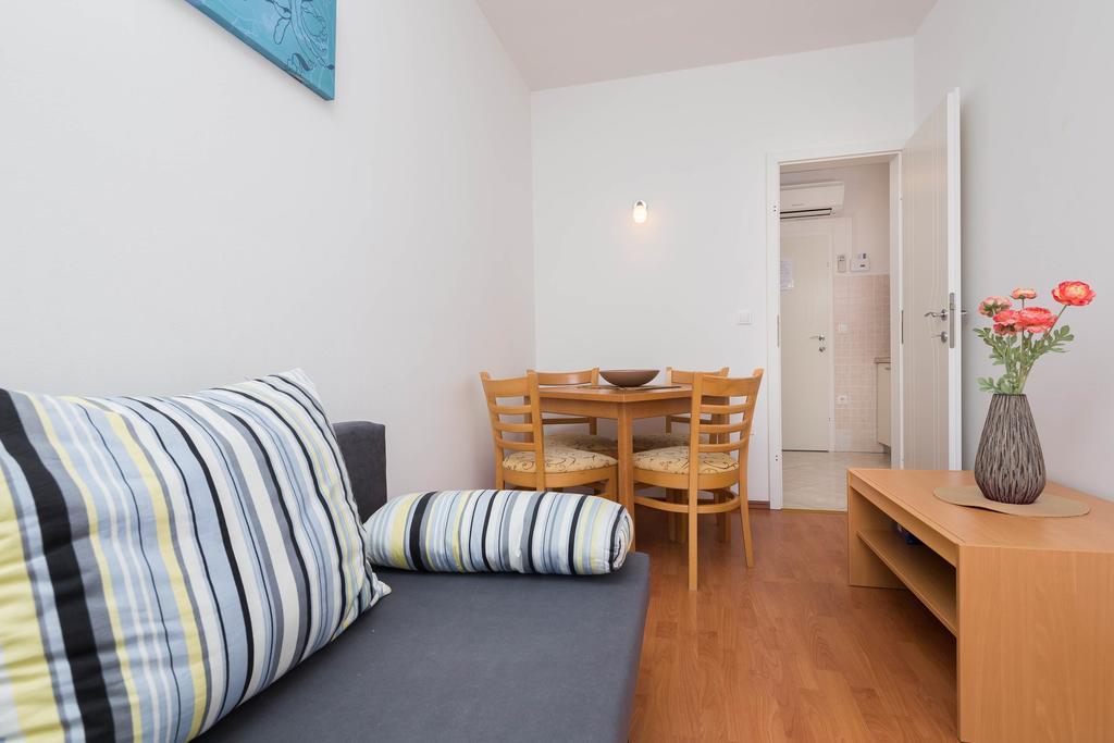 Beachfront Apartments Lara Omis Exterior photo
