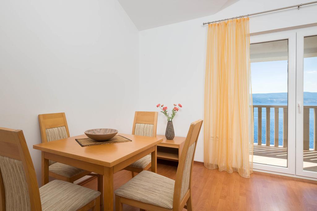 Beachfront Apartments Lara Omis Exterior photo
