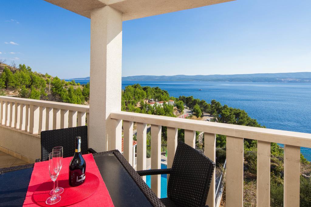 Beachfront Apartments Lara Omis Exterior photo