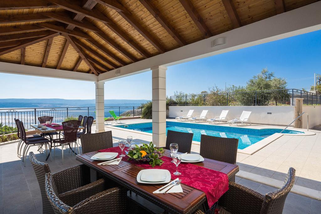 Beachfront Apartments Lara Omis Exterior photo