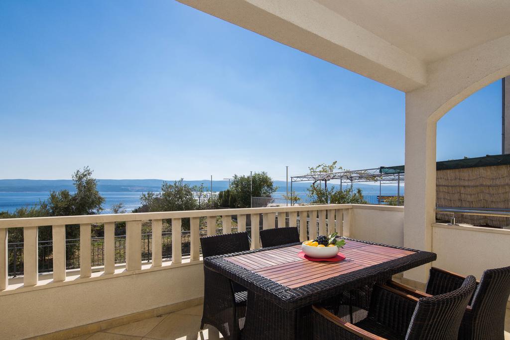Beachfront Apartments Lara Omis Exterior photo