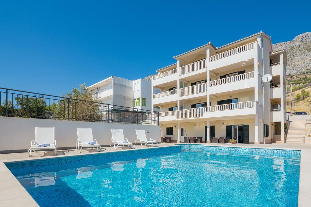 Beachfront Apartments Lara Omis Exterior photo