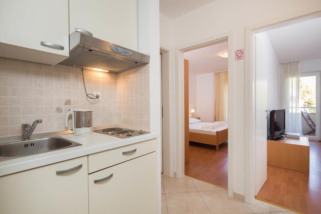 Beachfront Apartments Lara Omis Exterior photo