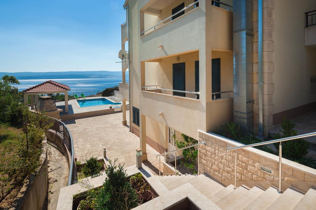 Beachfront Apartments Lara Omis Exterior photo