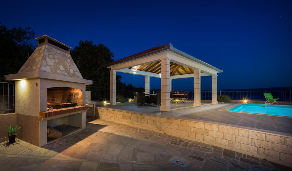 Beachfront Apartments Lara Omis Exterior photo